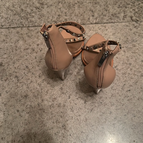 BCBG Maxazria tan heels - Picture 3 of 7